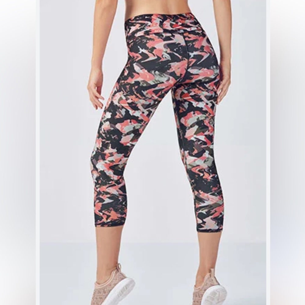 Fabletics Sz S Pink Camouflage Capri Leggings